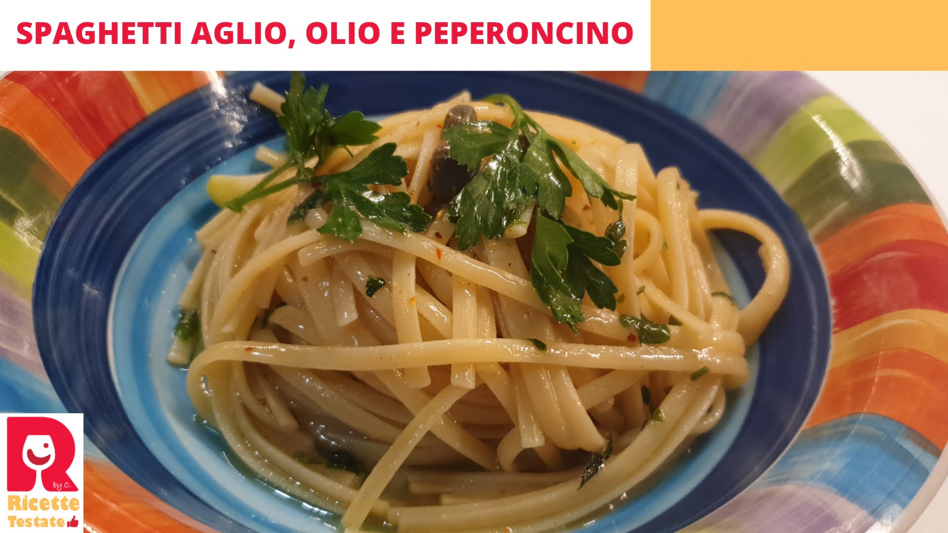 Spaghetti aglio olio e peperoncino con capperi, prezzemolo e acciughe