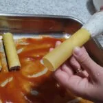 riempio i cannelloni con sac a poche