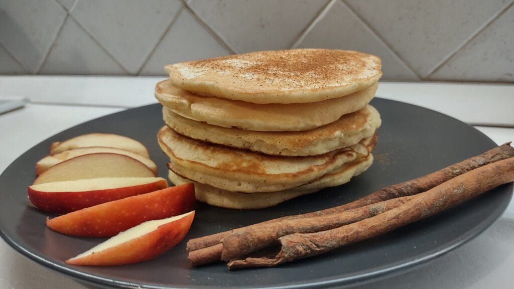 Pancake alle mele pronti da servire