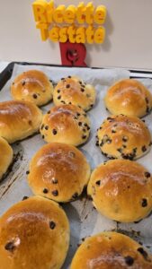 Pangoccioli appena sfornati in teglia